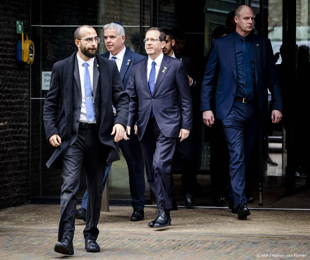 Israëlische president Herzog komt aan bij Portugese Synagoge