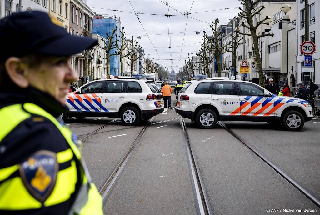 Groepen demonstranten bij Holocaustmuseum dagen elkaar uit