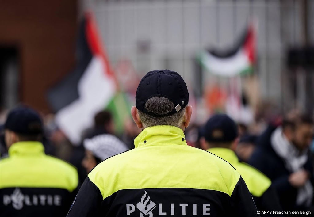 Demonstratie afgelopen, ook ME vertrekt van Waterlooplein