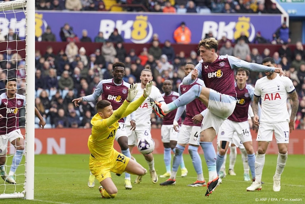 Aston Villa ziet vierde plaats na nederlaag in gevaar komen 