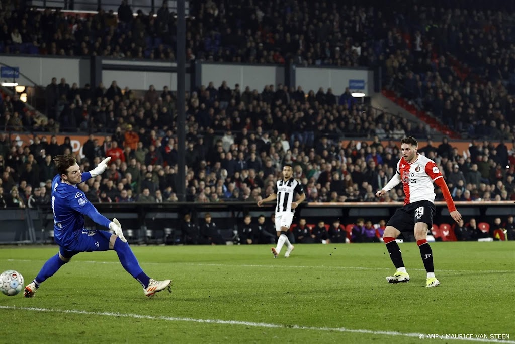 Feyenoord wint van Heracles Almelo (3-0) 