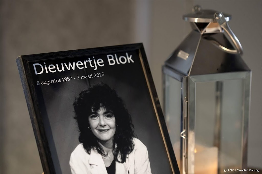 Dieuwertje Blok begraven in bijzijn familie en vrienden 