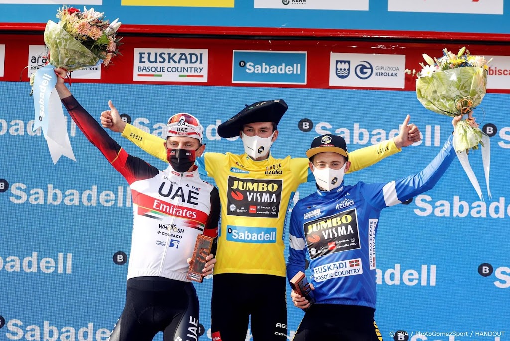 Wielrenner Roglic wint Ronde van Baskenland na aanval in slotrit