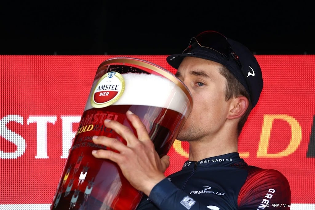 Wielrenner Kwiatkowski opgelucht dat hij na fotofinish winnaar is