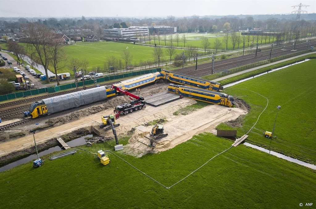 Bergen verongelukte trein in Voorschoten begonnen
