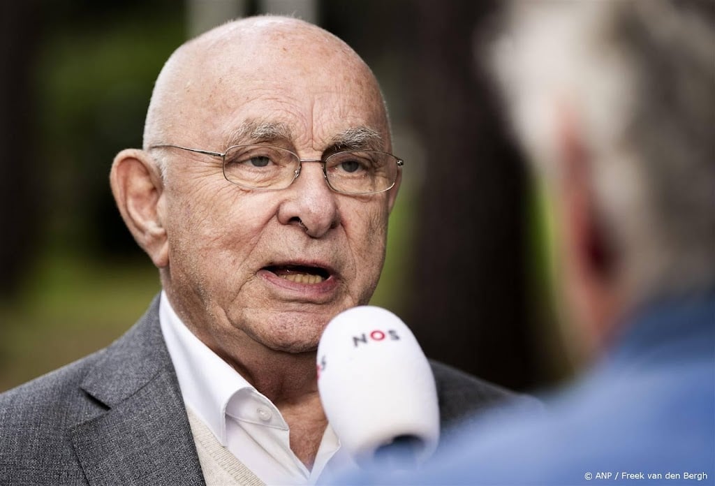 Van Praag wil ongeruste leden van Ajax snel bijpraten  