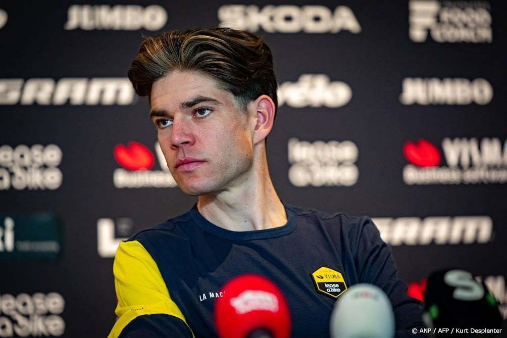 Wielrenner Van Aert met Van Baarle en Brennan naar Parijs-Roubaix