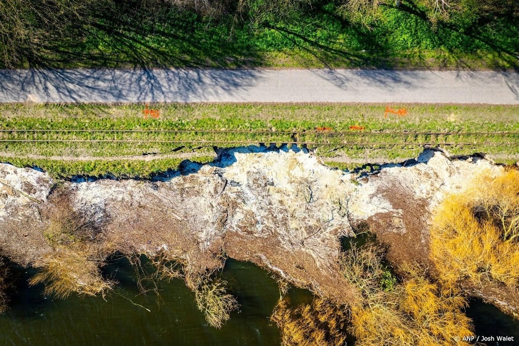 Oever Valkenburgse Meer blijft afbrokkelen, oorzaak nog onbekend