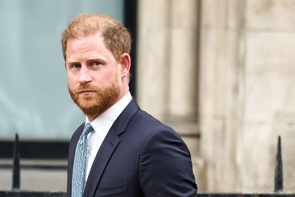 Prins Harry brengt verrassingsbezoek aan Oekraïne