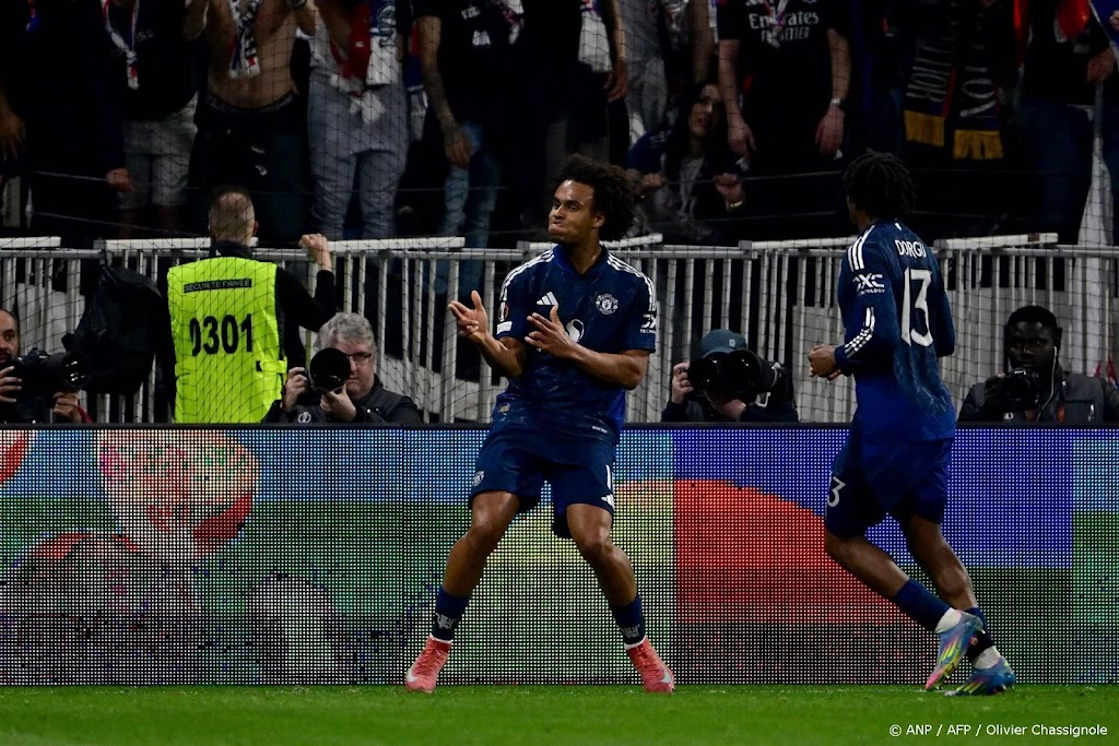 Zirkzee scoort bij gelijkspel Manchester United in Lyon 