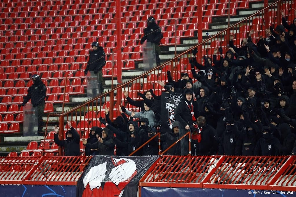 PSV neemt na 'bewustwordingsprogramma' weer fans mee naar Ajax