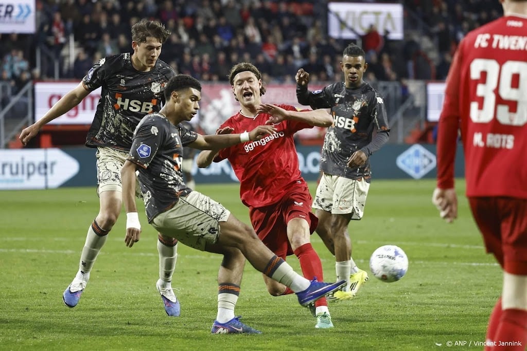 FC Twente nadert Feyenoord en NEC door zege op FC Volendam