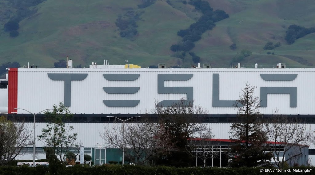 Elon Musk dreigt fabriek en hoofdkantoor Tesla te verhuizen
