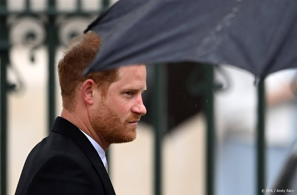 Britse uitgeverij biedt prins Harry excuses aan