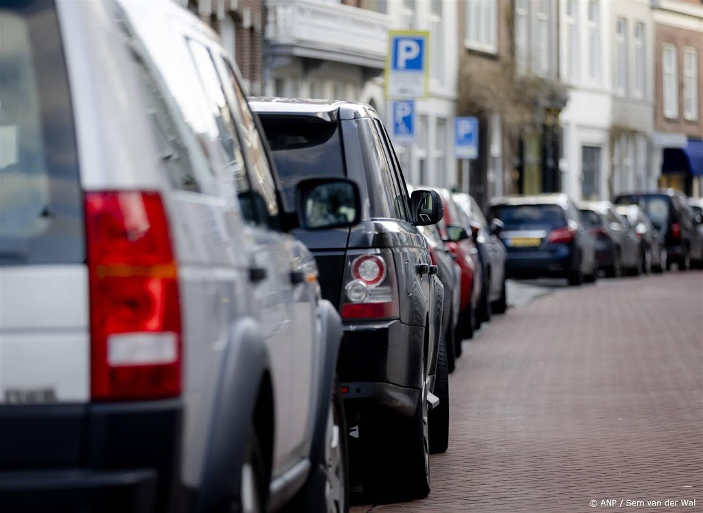 Parkeervergunning in twee op drie gemeenten duurder dan in 2021