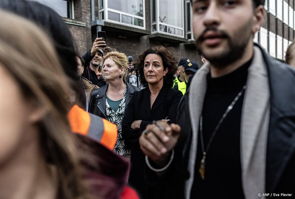 Besluit ingrijpen ME 'niet lichtzinnig' genomen, zegt Halsema