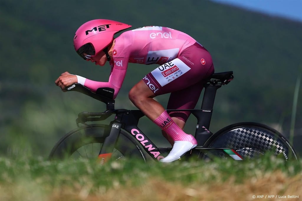 Pogacar wint eerste tijdrit in Giro d'Italia, Arensman vierde 