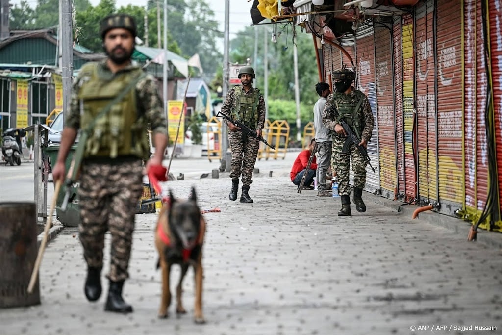 G7 maant India en Pakistan tot kalmte