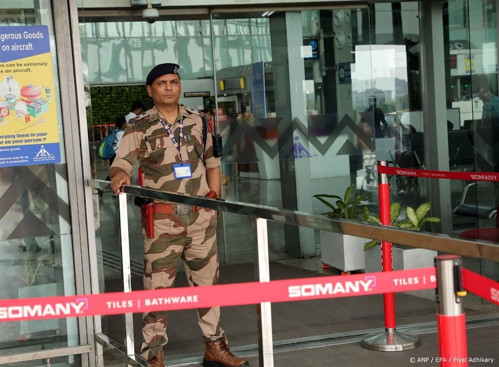 India sluit tientallen vliegvelden tot 15 mei