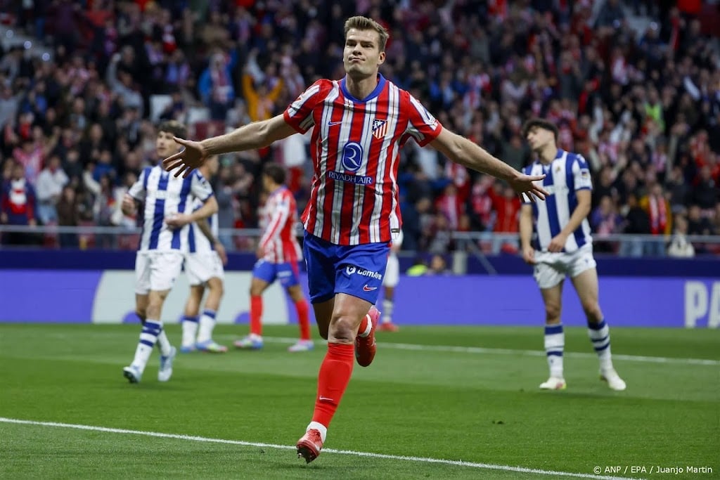 Sørloth leidt Atlético met vier treffers naar zege op Sociedad
