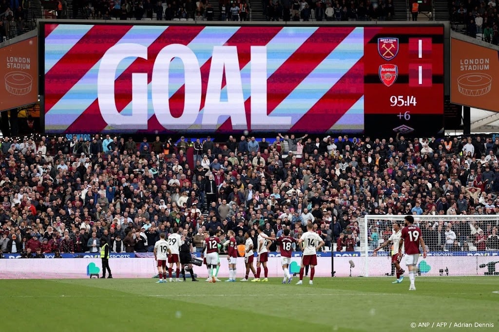Arsenal boekt zege bij West Ham United in titelrace
