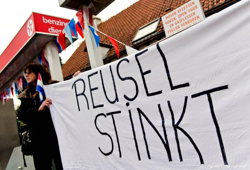 Burgers slepen overheid voor de rechter om stank megastallen