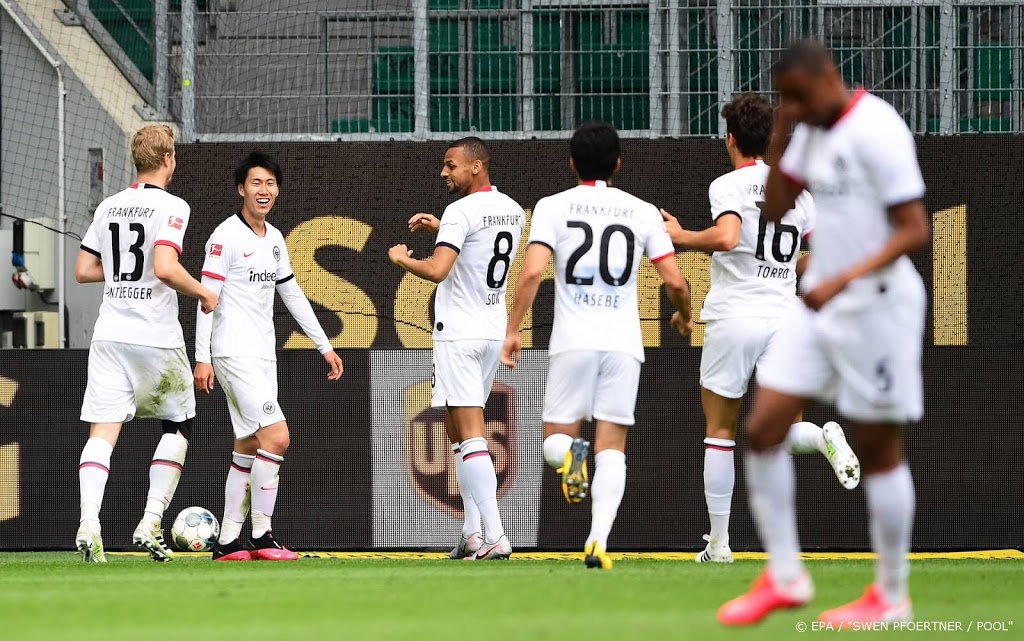 Eintracht Frankfurt met slogan #blacklivesmatter op shirt