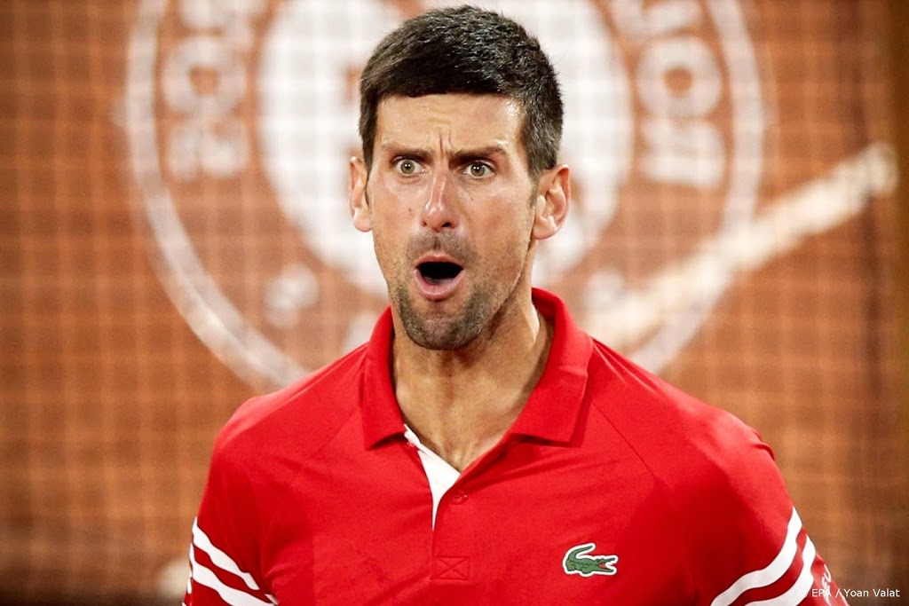 Djokovic klopt Berrettini na onderbreking en stuit op Nadal