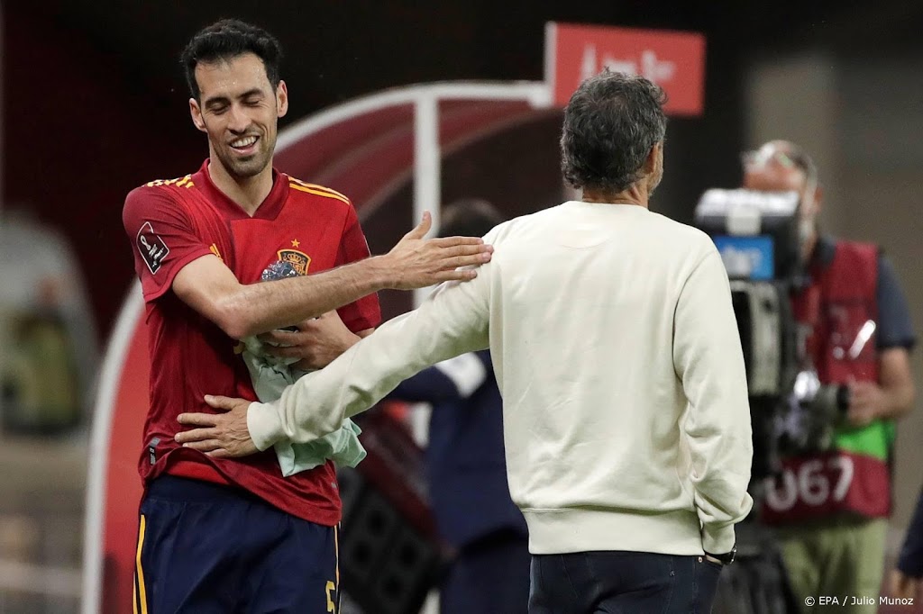 Spaanse bondscoach houdt Busquets na positieve test bij EK-ploeg