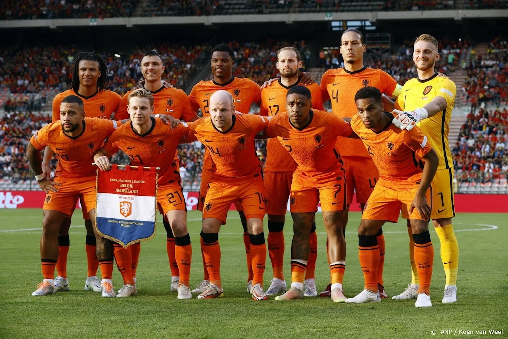 Van Gaal stelt zijn A-ploeg op voor thuisduel Oranje met Polen