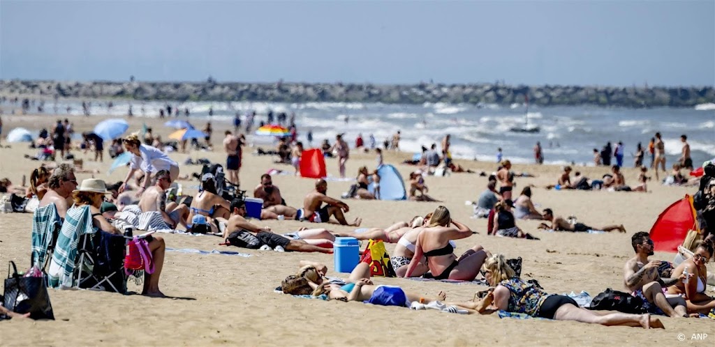 Drukte op stranden, parkeerplaatsen Scheveningen en Kijkduin vol