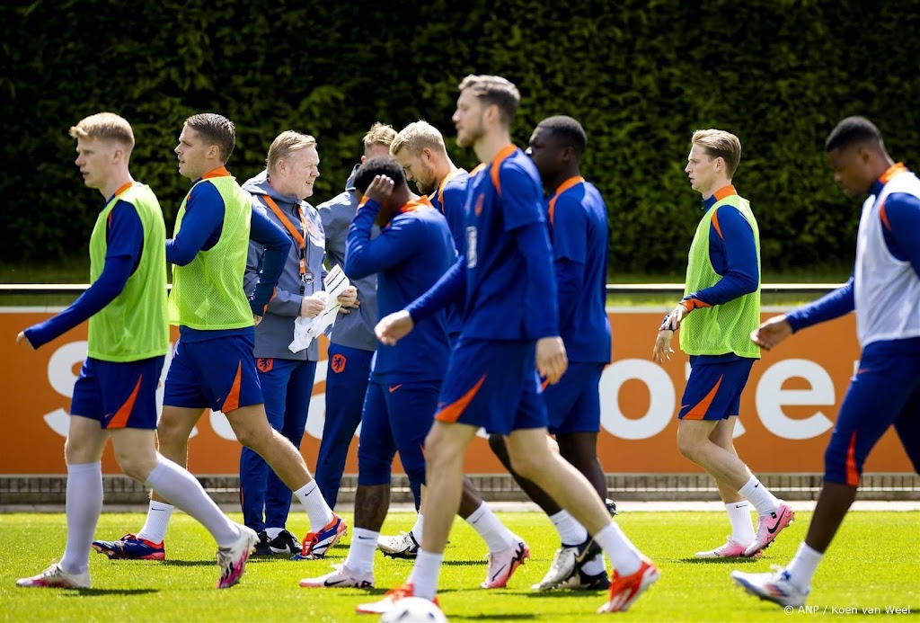 Oranje in oefenwedstrijd tegen IJsland met negen andere spelers