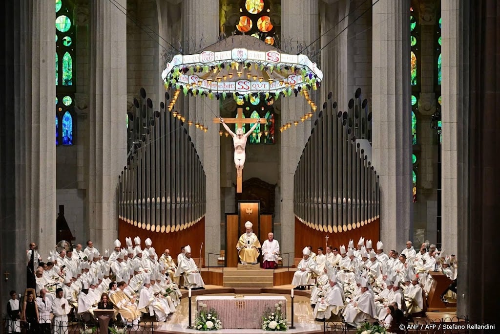 Paus in wereldberoemde Sagrada Família in Barcelona