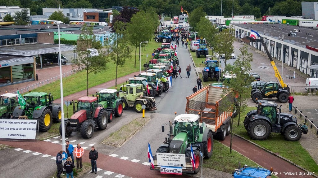 Boeren zijn weg bij distributiecentrum Albert Heijn in Zwolle