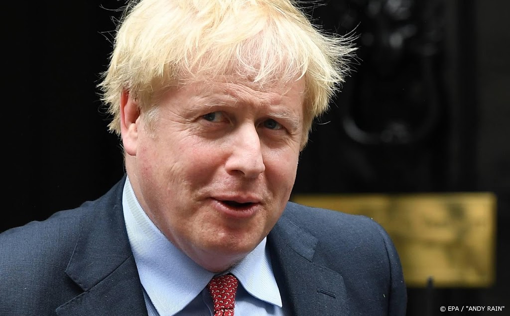 Premier Johnson: strikter beleid mondkapjes nodig in Engeland