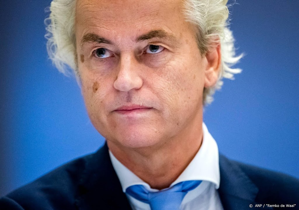 Wilders houdt eenmansbetoging op het Binnenhof