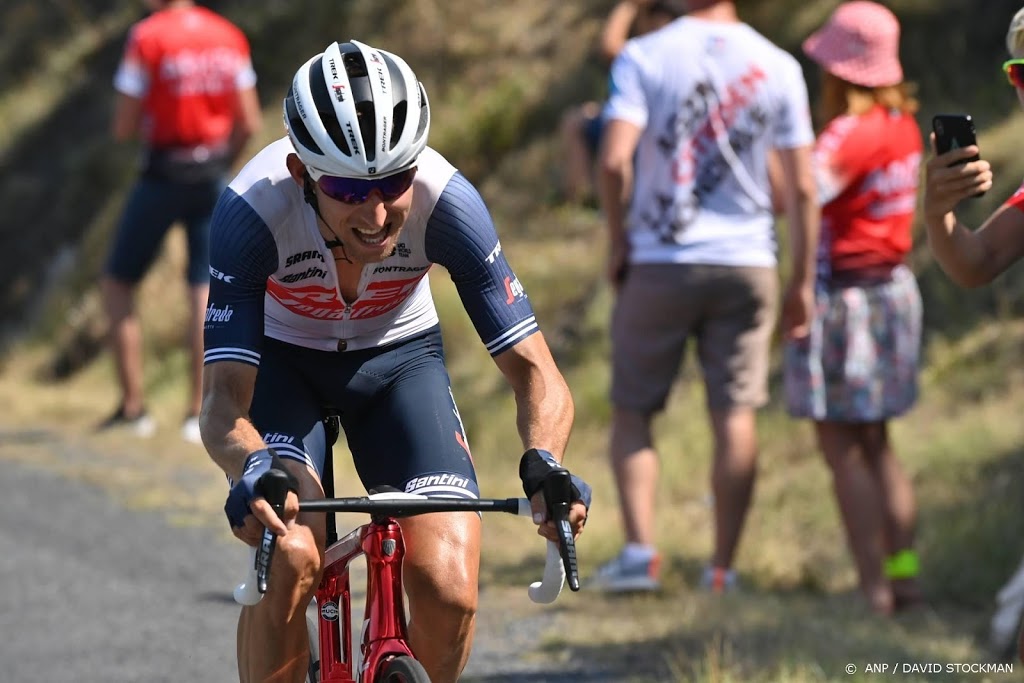 Mollema wint met fraaie solo veertiende etappe in Tour de France