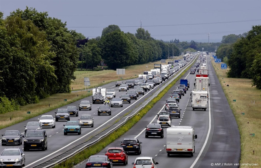 Files voor Oranjefans op wegen richting Duitsland door controles