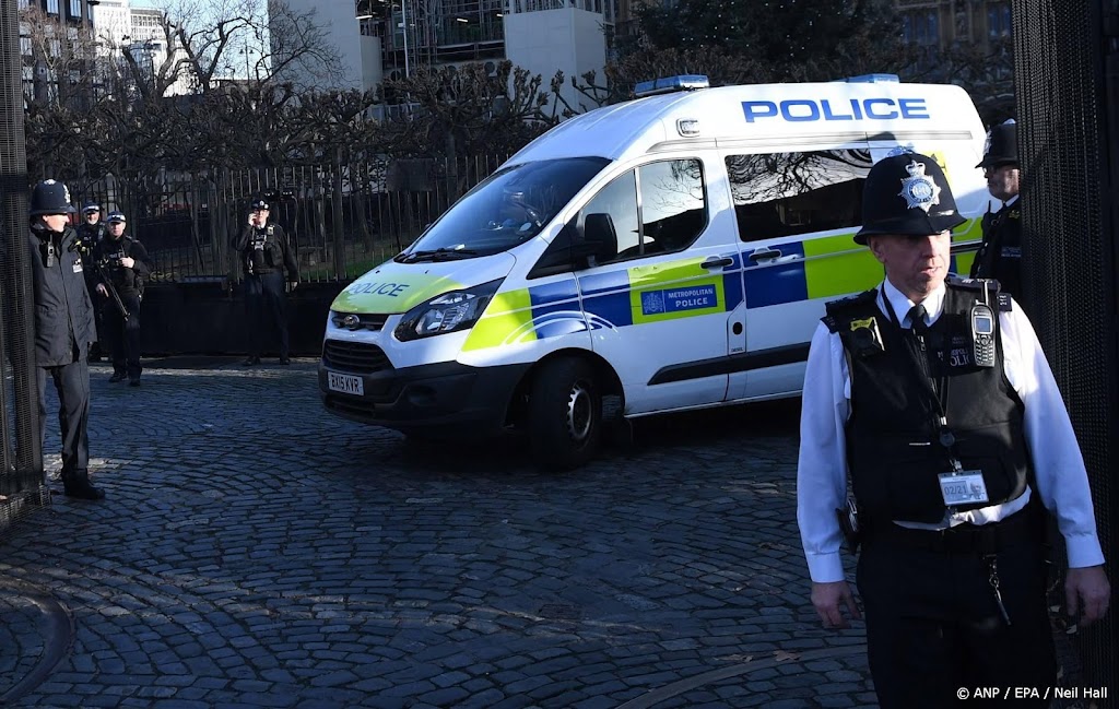 Britse politie zoekt man met kruisboog die drie vrouwen doodde