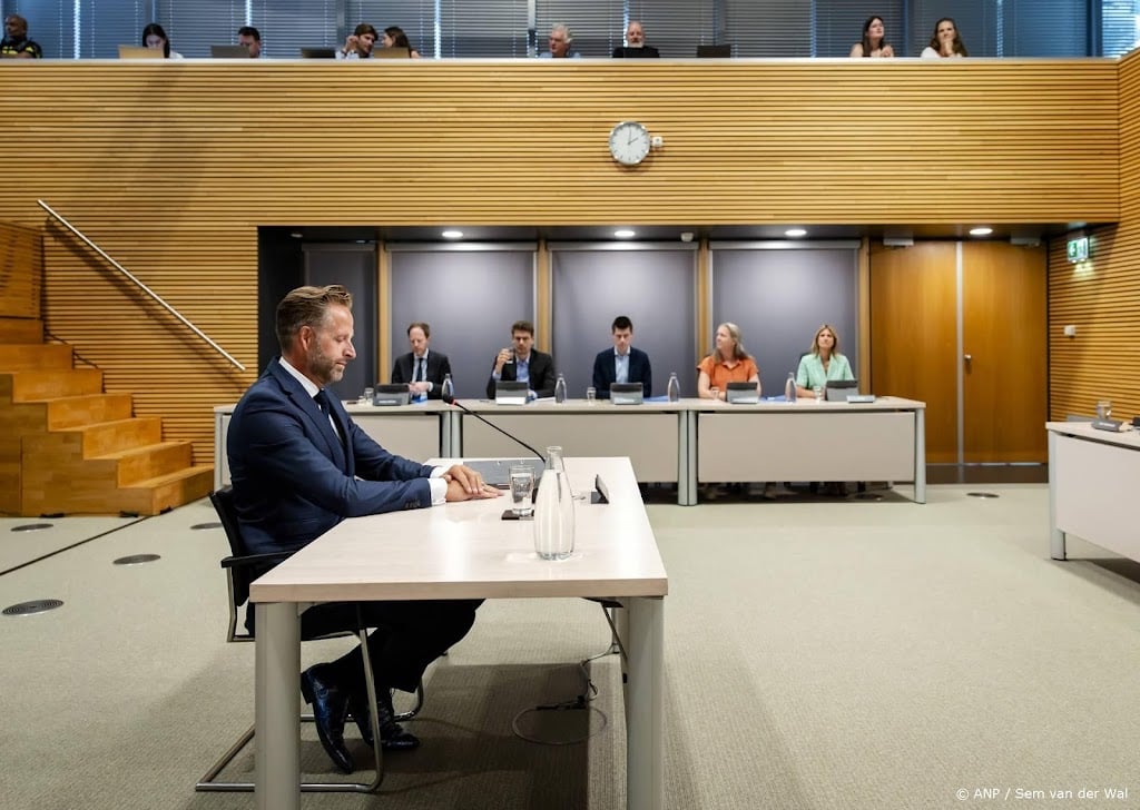 De Jonge: bezoekverbod verpleeghuizen was onvermijdelijk