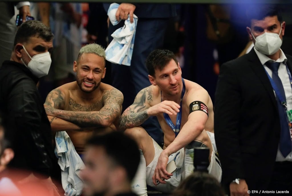 Neymar viert komst van Messi naar PSG