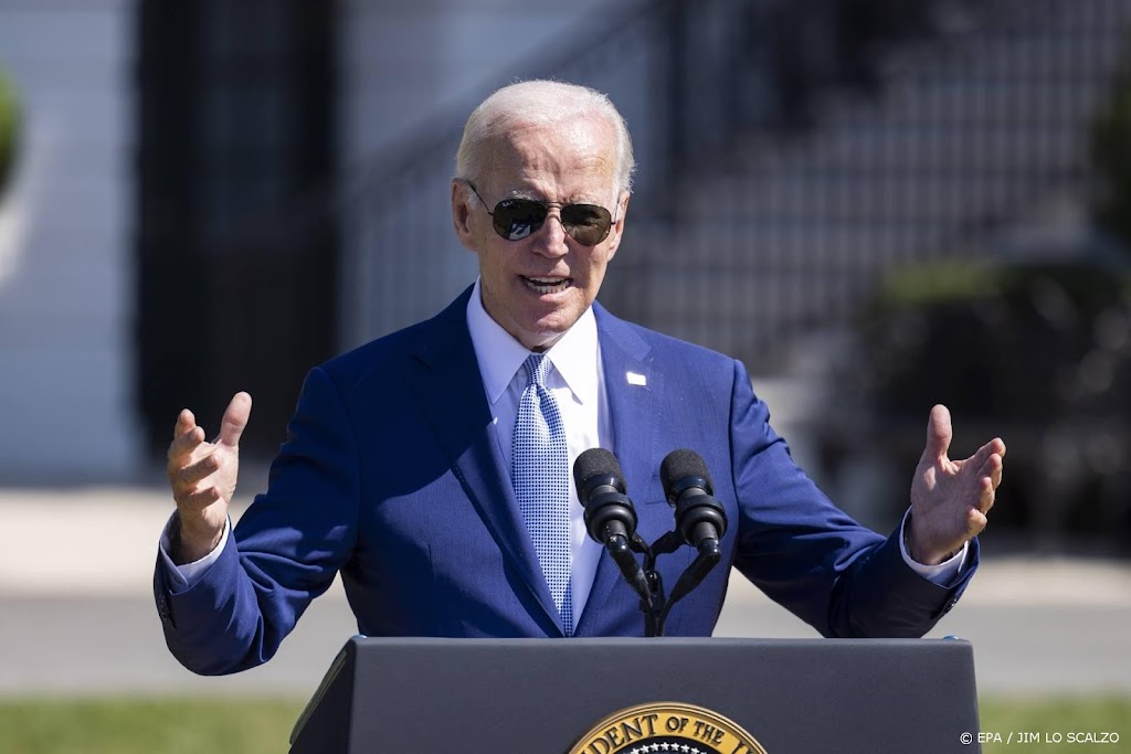 Biden: inflatie matigt, maar mensen voelen nog steeds de pijn 