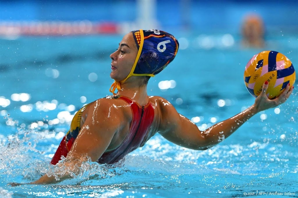 Spaanse waterpolosters pakken voor het eerst olympisch goud