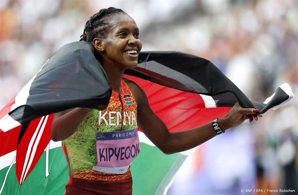 Kipyegon pakt voor de derde keer op rij goud op 1500 meter
