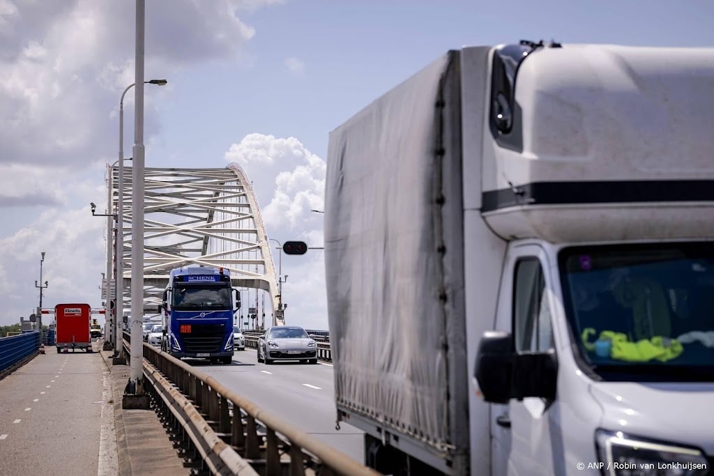 Nog steeds 1600 vrachtwagens per werkdag op Merwedebrug