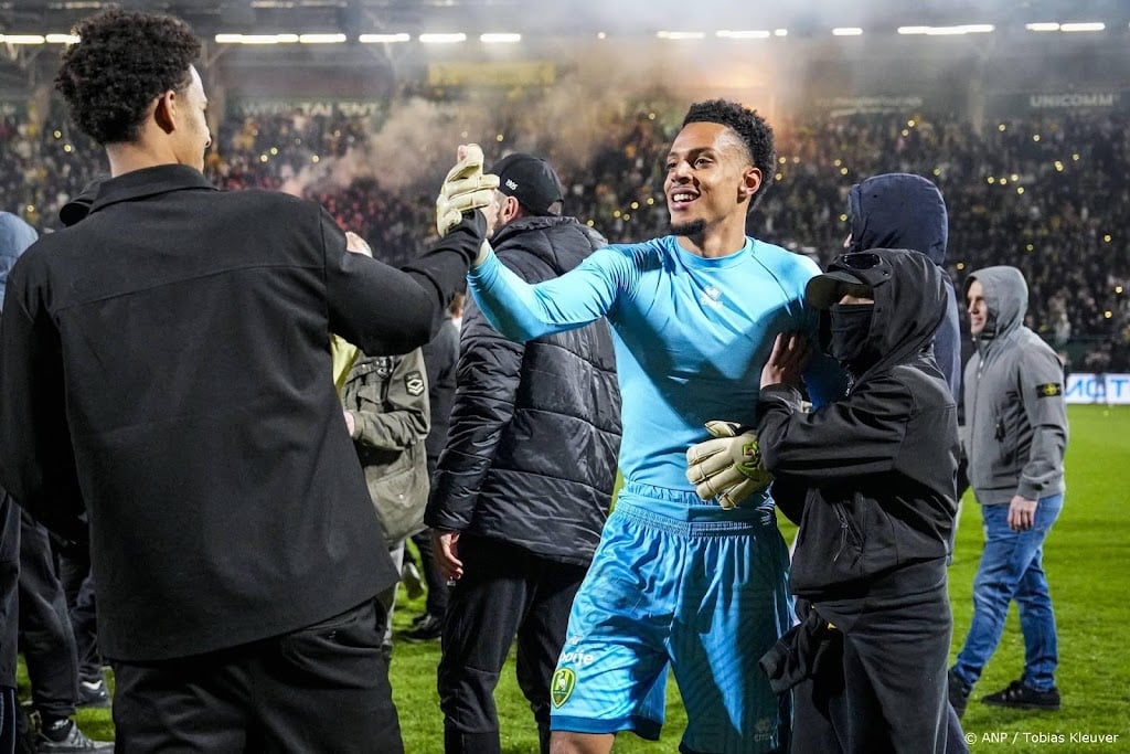 Doelman Nikiema verlengt contract bij ADO Den Haag