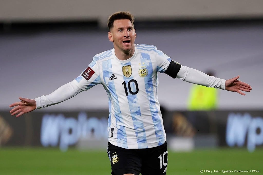 Messi passeert met hattrick Pelé als topscorer Zuid-Amerika 