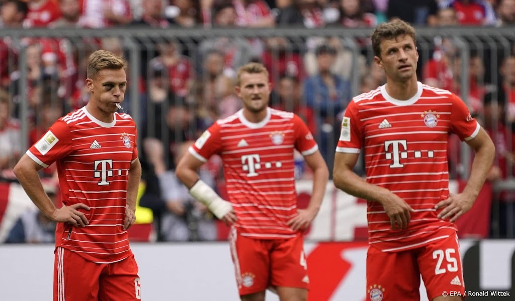 Bayern verspeelt punten nadat De Ligt een penalty veroorzaakt   