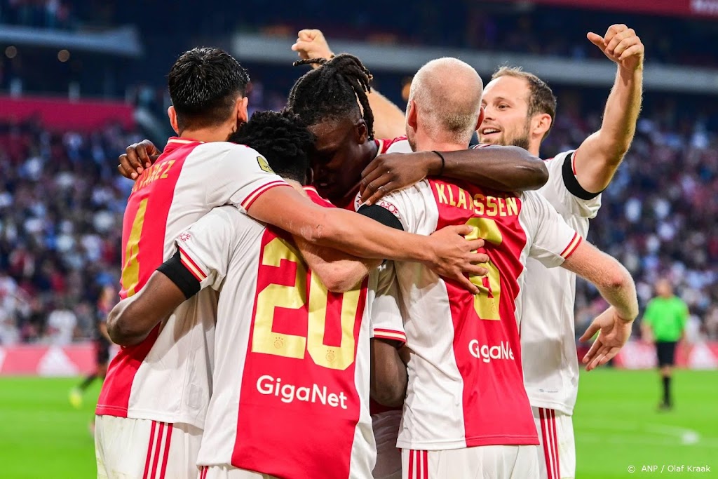 Koploper Ajax verslaat sc Heerenveen met 5-0