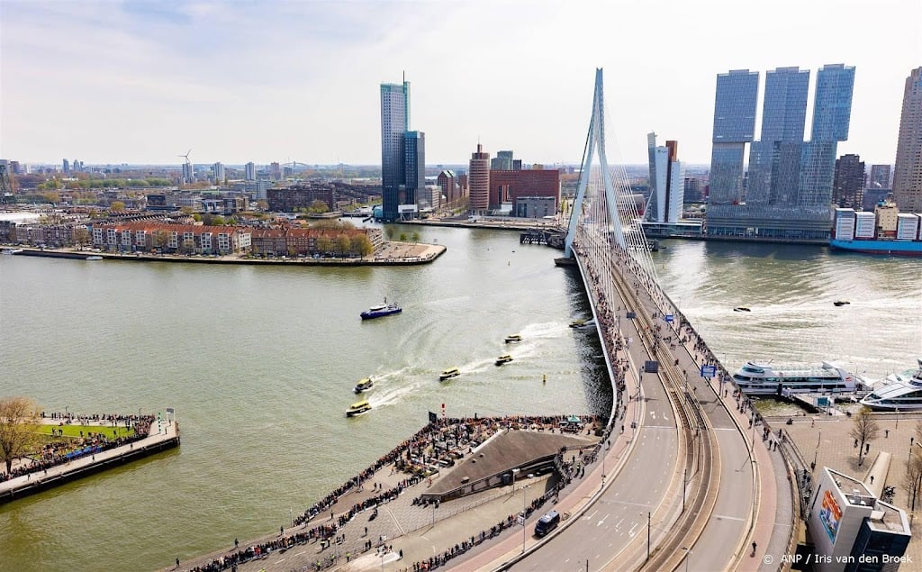 Waterbedrijven: Maas viezer door lozingen en klimaatverandering